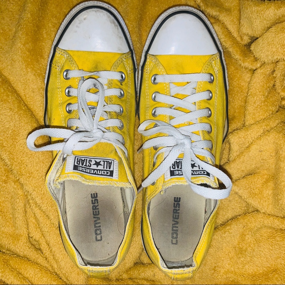 Men’s yellow converse size 10